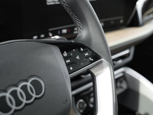 Certified 2025 Audi Q5 Premium w/ Convenience Package image 12