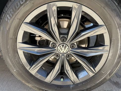 Certified 2024 Volkswagen Tiguan SE w/ Panoramic Sunroof Package FWD image 10