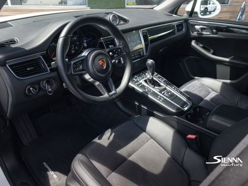 Used 2018 Porsche Macan image 26
