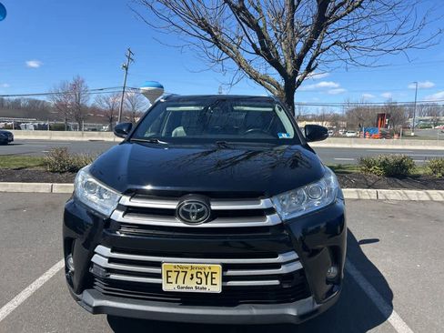 Used 2019 Toyota Highlander XLE w/ Protection Package #3 image 2