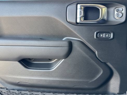 New 2025 Jeep Gladiator Sport image 10