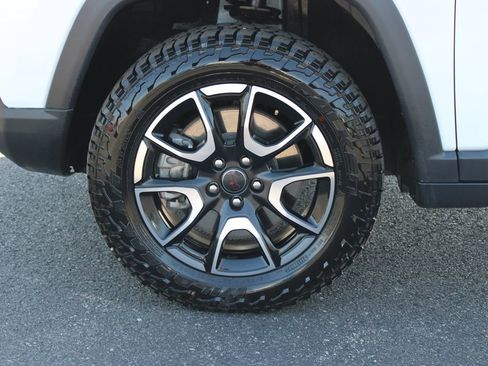 Used 2025 Jeep Compass Trailhawk w/ Trailer Tow Group AWD/4WD image 18