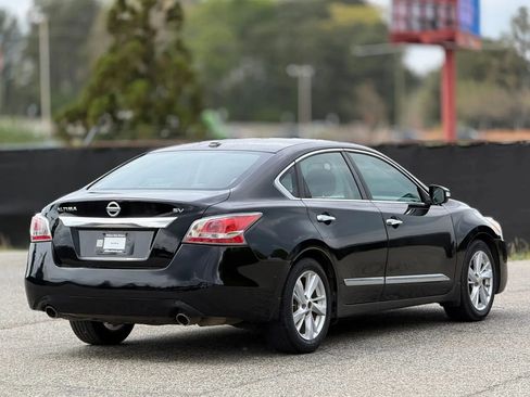 Used 2015 Nissan Altima 2.5 SV w/ Convenience Package FWD image 9