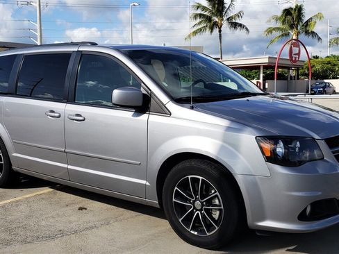 Used 2017 Dodge Grand Caravan GT image 6