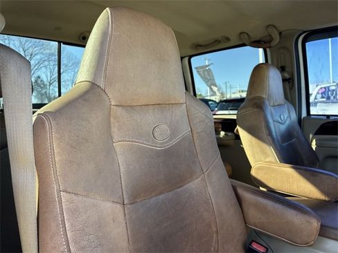 Used 2005 Ford F350 Lariat image 21