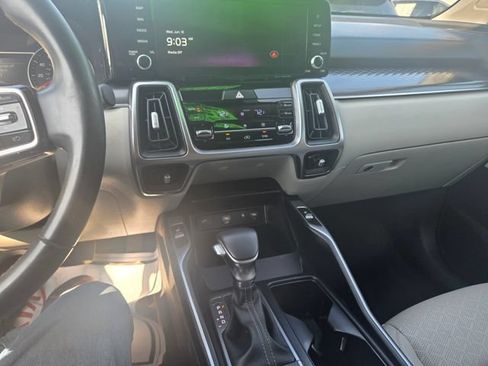 Used 2023 Kia Sorento S FWD image 2