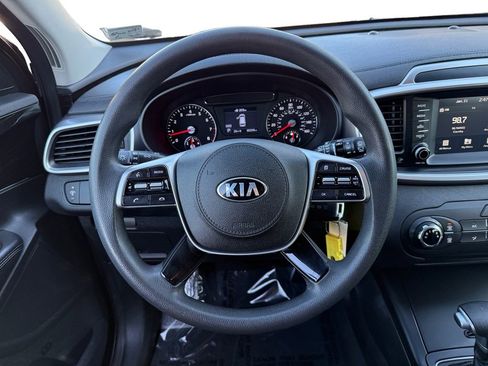 Used 2020 Kia Sorento LX image 12