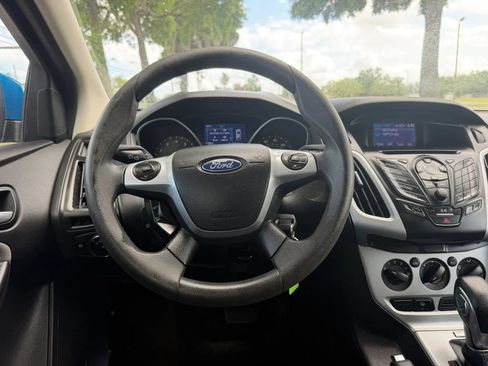 Used 2014 Ford Focus SE w/ SE Winter Package FWD image 11