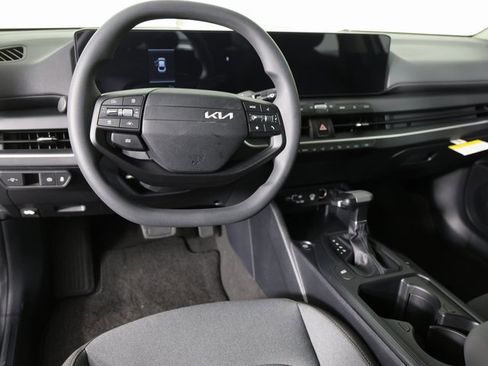 New 2025 Kia K4 LXS image 9