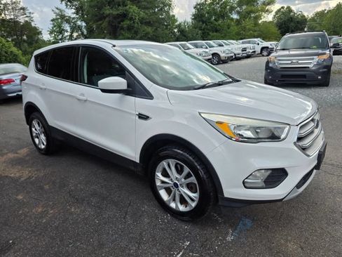 Used 2017 Ford Escape SE AWD/4WD image 3