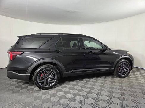 Used 2025 Ford Explorer ST-Line w/ ST-Line Street Pack image 4