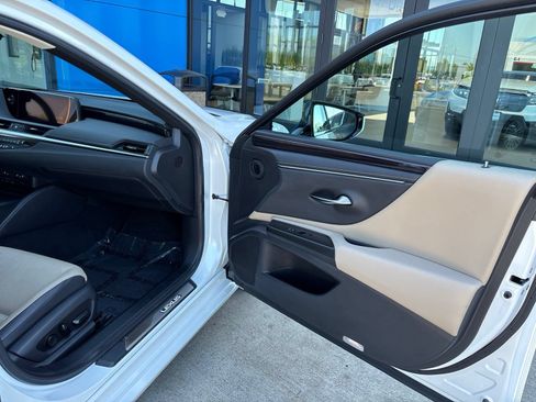 Used 2019 Lexus ES 350 w/ Premium Package FWD image 16