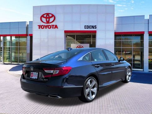 Used 2018 Honda Accord Touring image 3