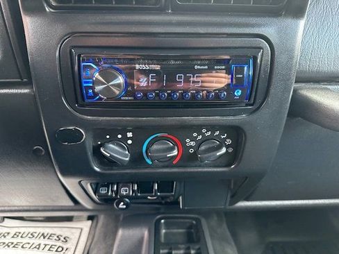 Used 2003 Jeep Wrangler X AWD/4WD image 13