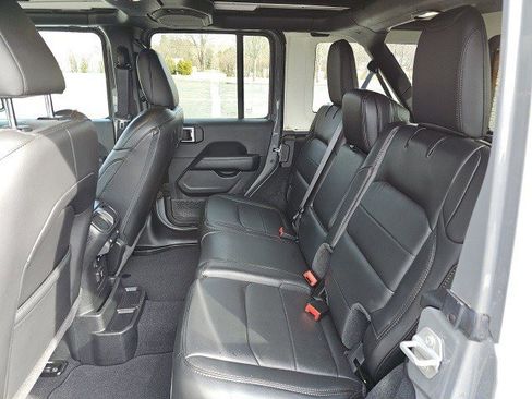 Used 2023 Jeep Wrangler Unlimited Sahara image 18