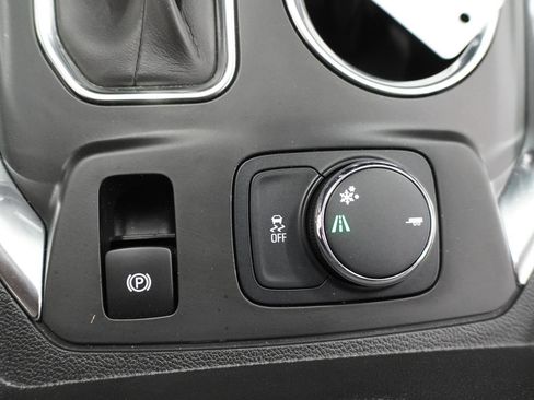 Used 2021 Chevrolet Traverse LT FWD image 31