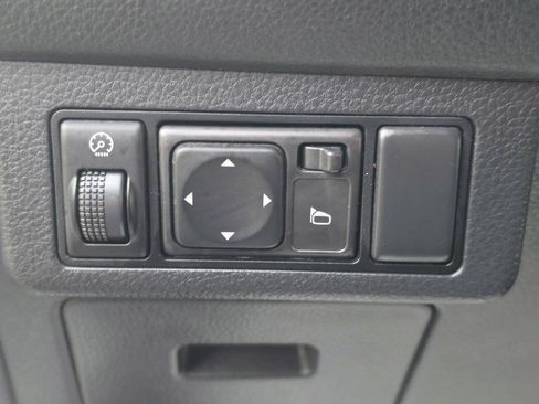 Used 2011 Nissan Versa 1.8 S w/ PWR Plus Pkg FWD image 31