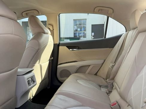 Used 2018 Toyota Camry XLE image 25