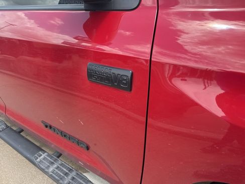 Used 2021 Toyota Tundra SR5 w/ SR5 Leather Package image 6