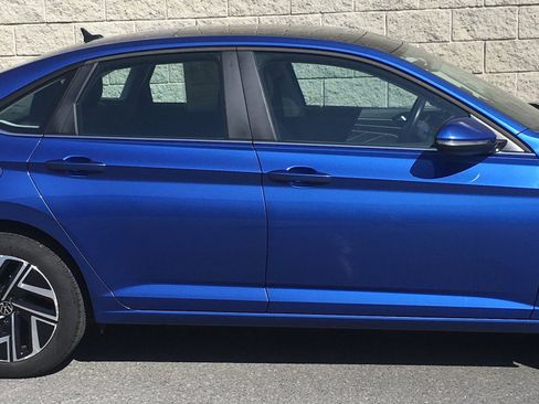 Certified 2023 Volkswagen Jetta SEL image 3