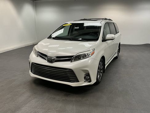 Used 2018 Toyota Sienna Limited Premium w/ Protection Package FWD image 1