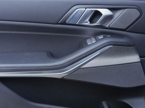Certified 2025 BMW X7 M60i image 31