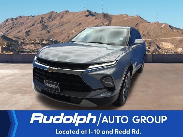 Used 2025 Chevrolet Blazer LT FWD image 1