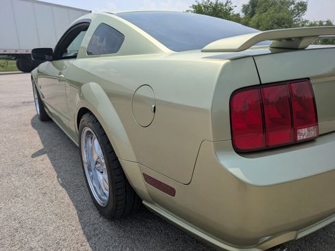 Used 2005 Ford Mustang GT Premium RWD image 24