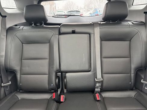 Used 2023 GMC Terrain SLT w/ Infotainment Package II image 15