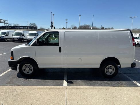 Used 2017 Chevrolet Express 2500 image 5