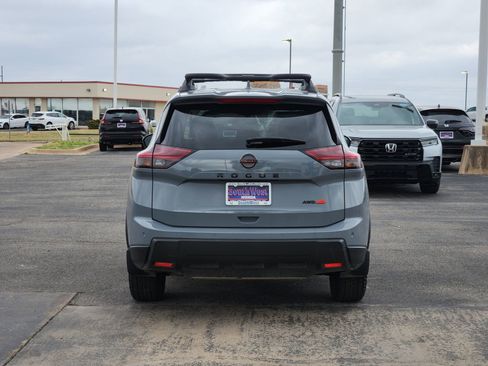 Used 2025 Nissan Rogue SV image 8
