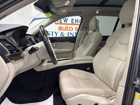 Used 2017 Volvo XC90 T6 Momentum w/ Vision Package AWD/4WD image 4