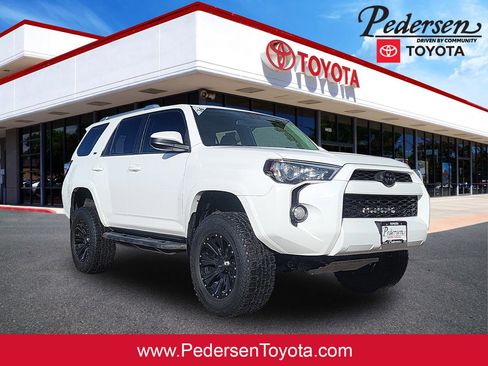Used 2016 Toyota 4Runner SR5 image 1