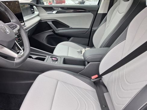 New 2026 Volkswagen Tiguan SE AWD/4WD image 16