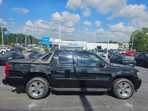 Used 2007 Chevrolet Avalanche LTZ w/ LTZ Preferred Equipment Group RWD image 9