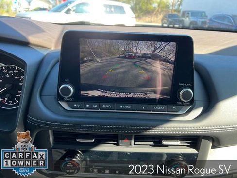 Used 2023 Nissan Rogue SV image 16