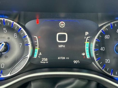 Used 2024 Chrysler Pacifica Touring-L FWD image 37