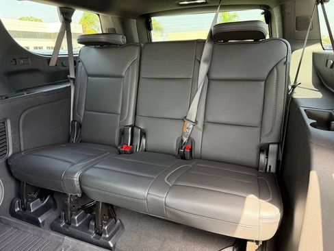 Used 2025 GMC Yukon XL Denali AWD/4WD image 9