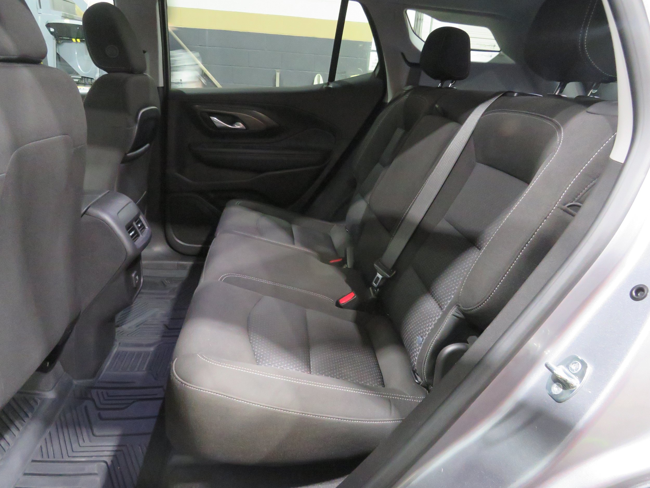 Used 2024 GMC Terrain SLE w/ Driver Convenience Package AWD/4WD image 9