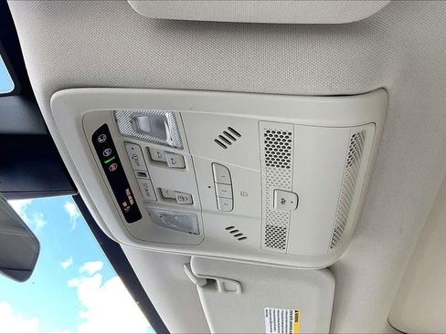 Used 2020 Cadillac XT5 Premium Luxury FWD image 32