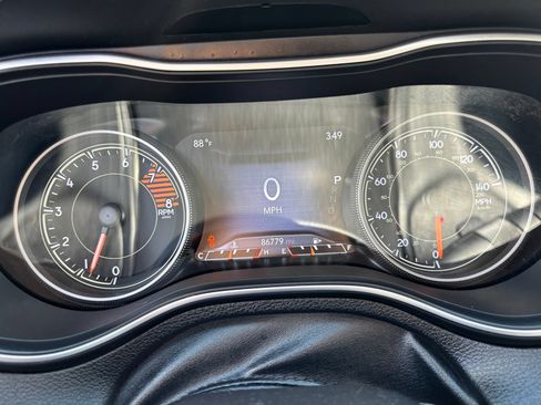 Used 2019 Jeep Cherokee Trailhawk w/ Cold Weather Group AWD/4WD image 15