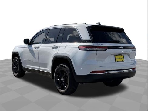 Used 2025 Jeep Grand Cherokee Laredo X AWD/4WD image 3