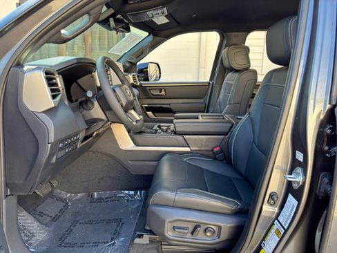 Used 2026 Toyota Tundra Limited AWD/4WD image 16