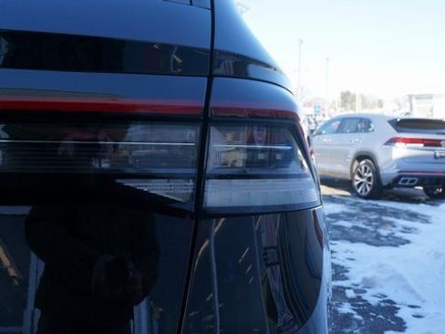 Certified 2025 Volkswagen Taos SE w/ Panoramic Sunroof Package image 81