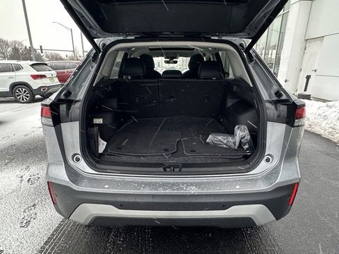 Certified 2025 Volkswagen Tiguan SE image 16