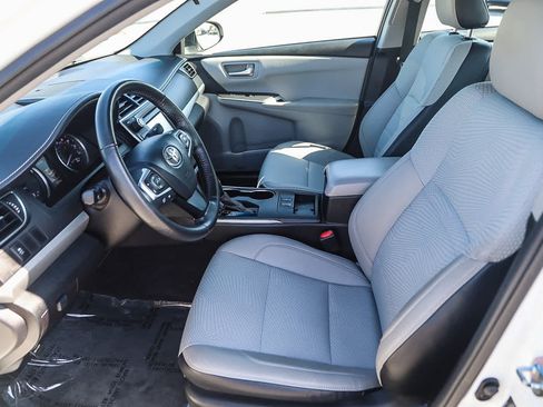 Used 2016 Toyota Camry SE FWD image 17