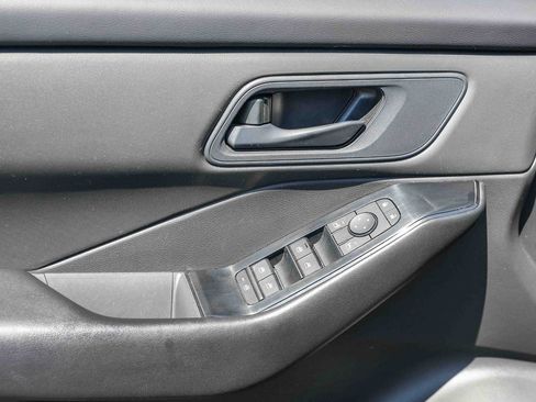 Used 2024 Nissan Rogue S FWD image 21
