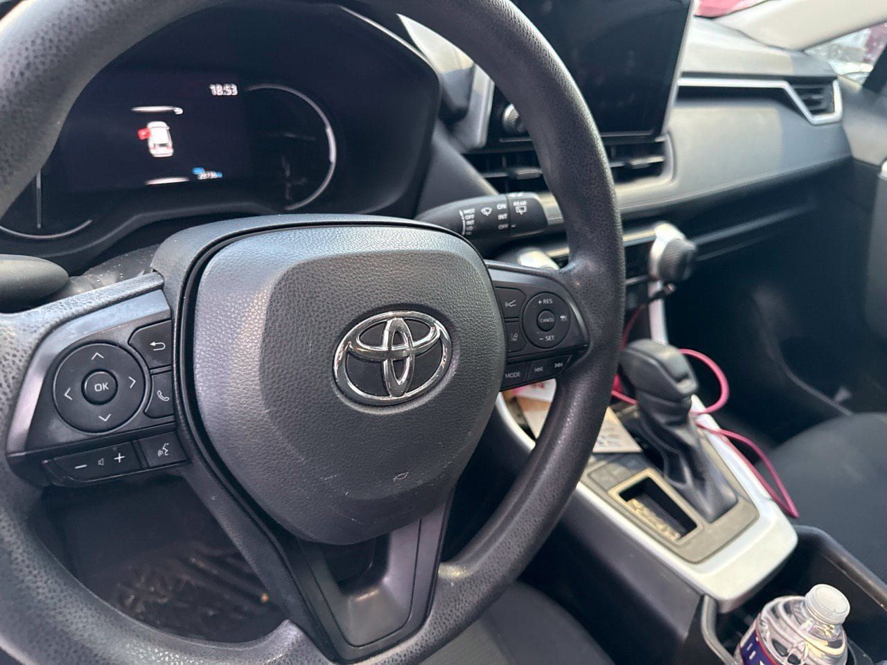 Used 2024 Toyota RAV4 LE FWD image 7