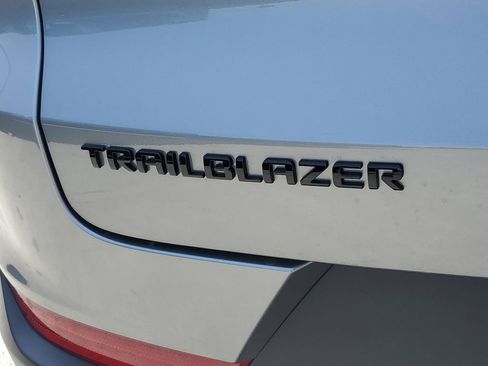 New 2026 Chevrolet TrailBlazer LT w/ Midnight Edition FWD image 8
