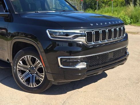 Used 2024 Jeep Wagoneer 4WD w/ Premium Group I image 5